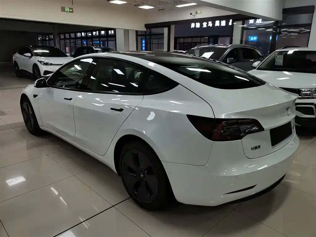 Tesla Model 3 — фото 9