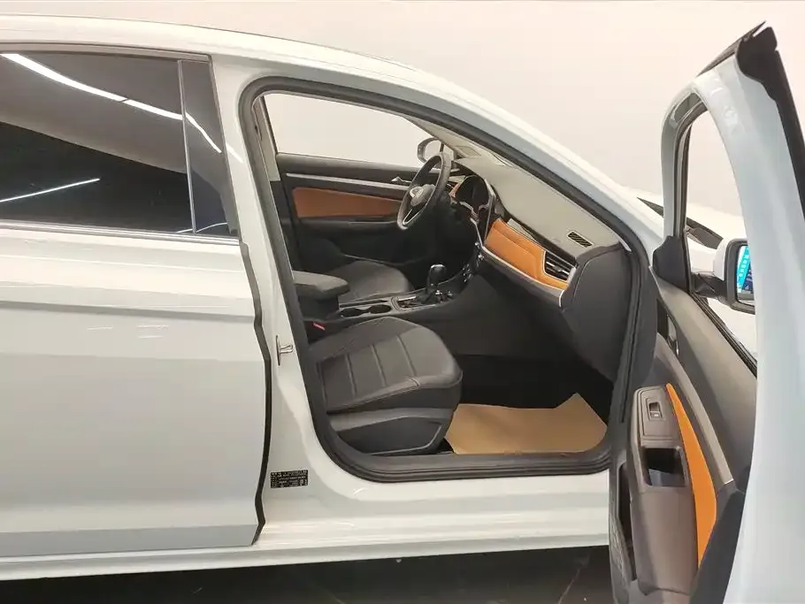 Volkswagen Bora 2023 из CN, фото 8