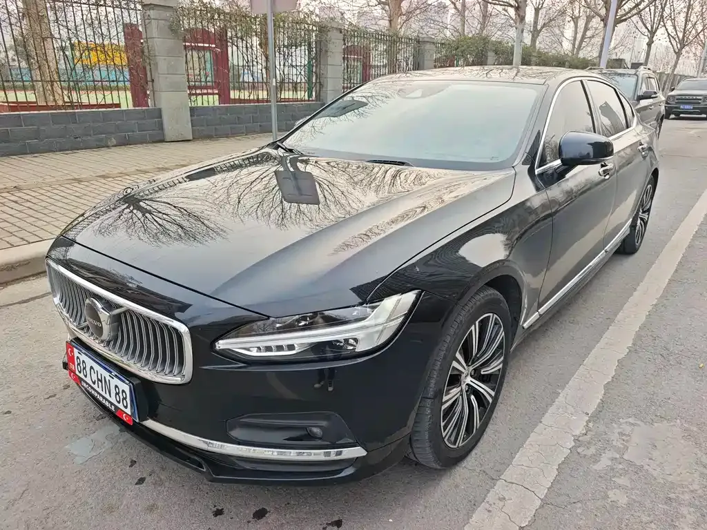 Volvo S90 — фото 1