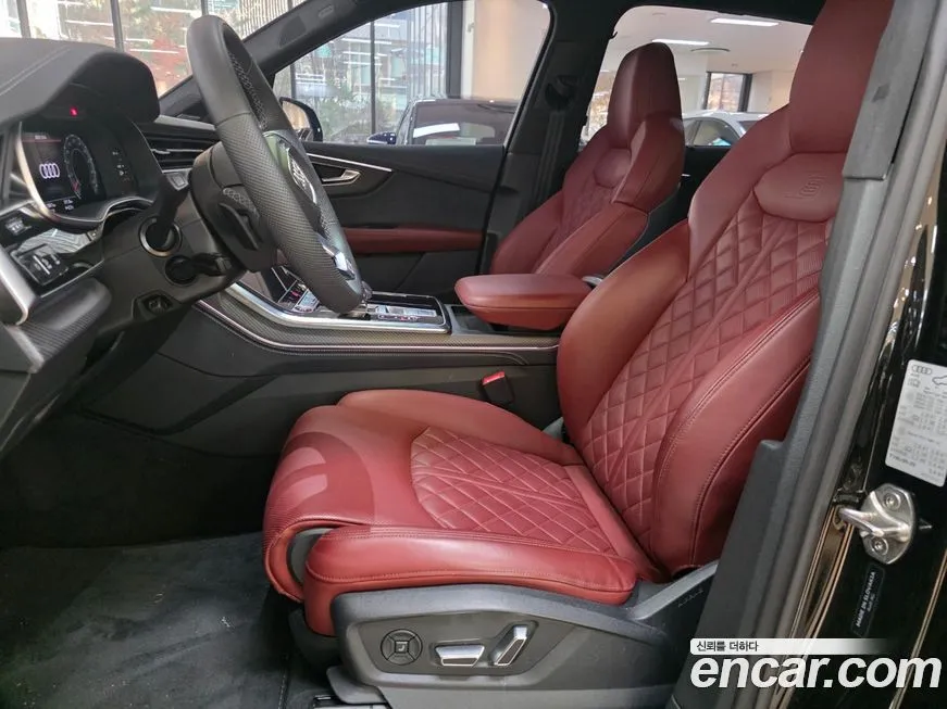 Audi SQ7 2025 из KR, фото 8