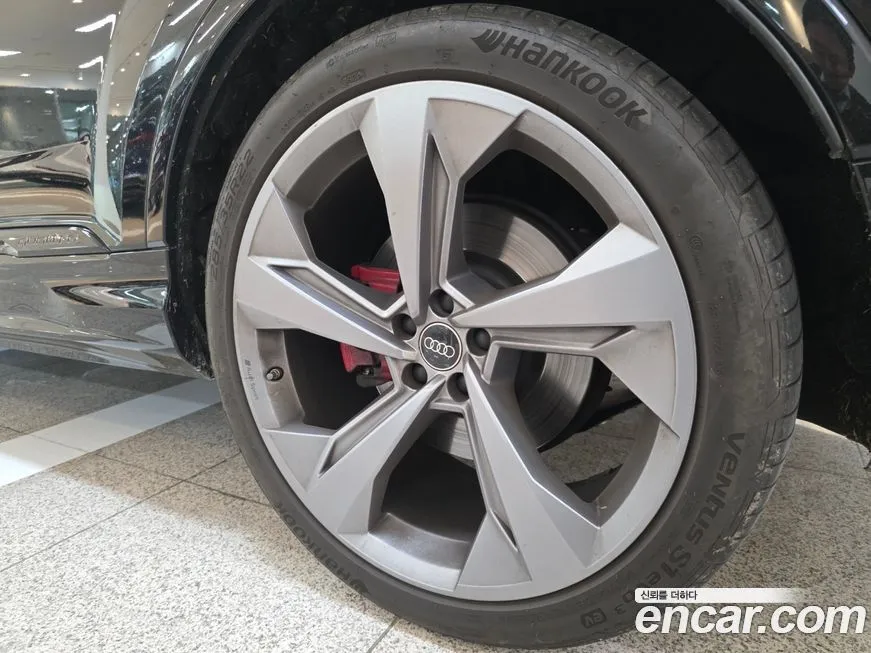 Audi SQ7 2025 из KR, фото 6