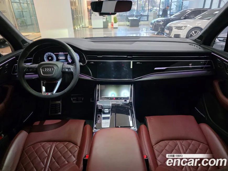Audi SQ7 2025 из KR, фото 10