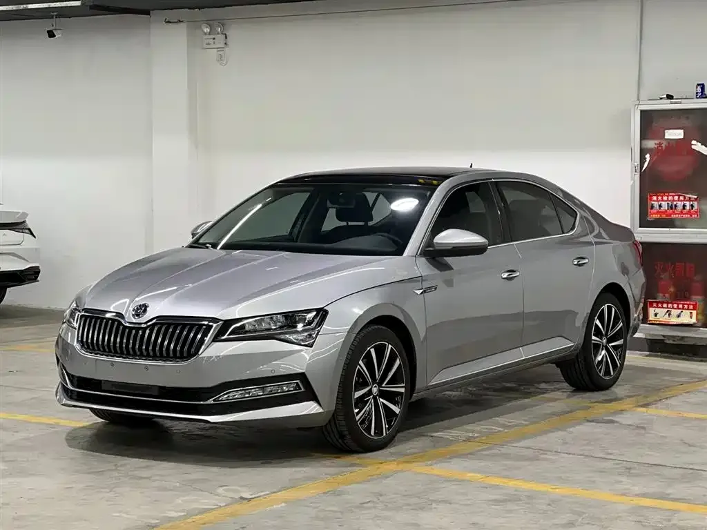 Skoda Superb — фото 1