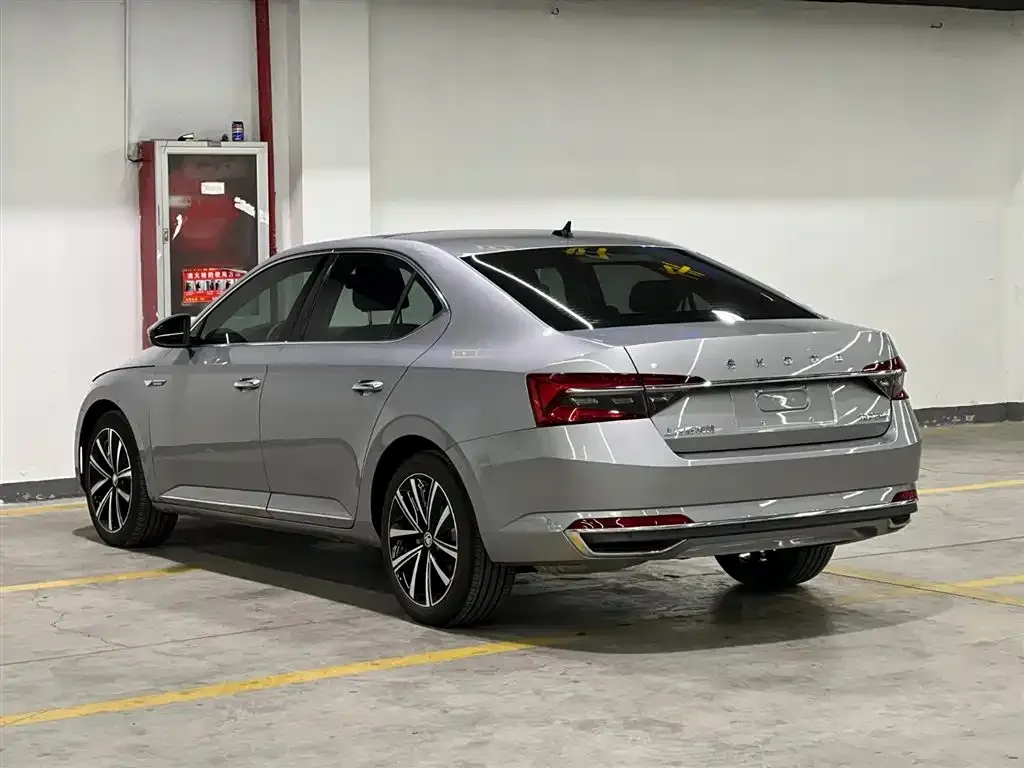 Skoda Superb — фото 7