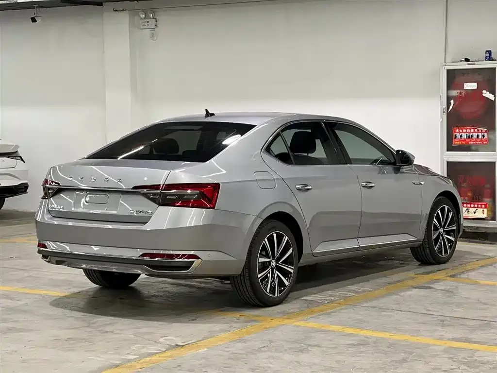 Skoda Superb — фото 6