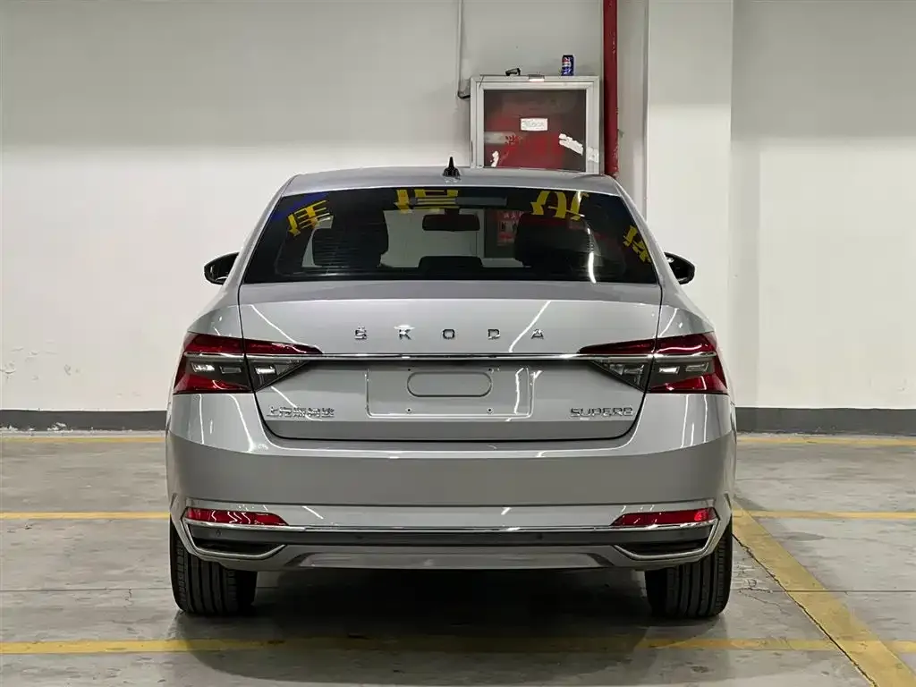 Skoda Superb — фото 2