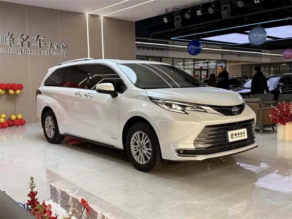 Toyota Sienna 2022 из CN, фото 2