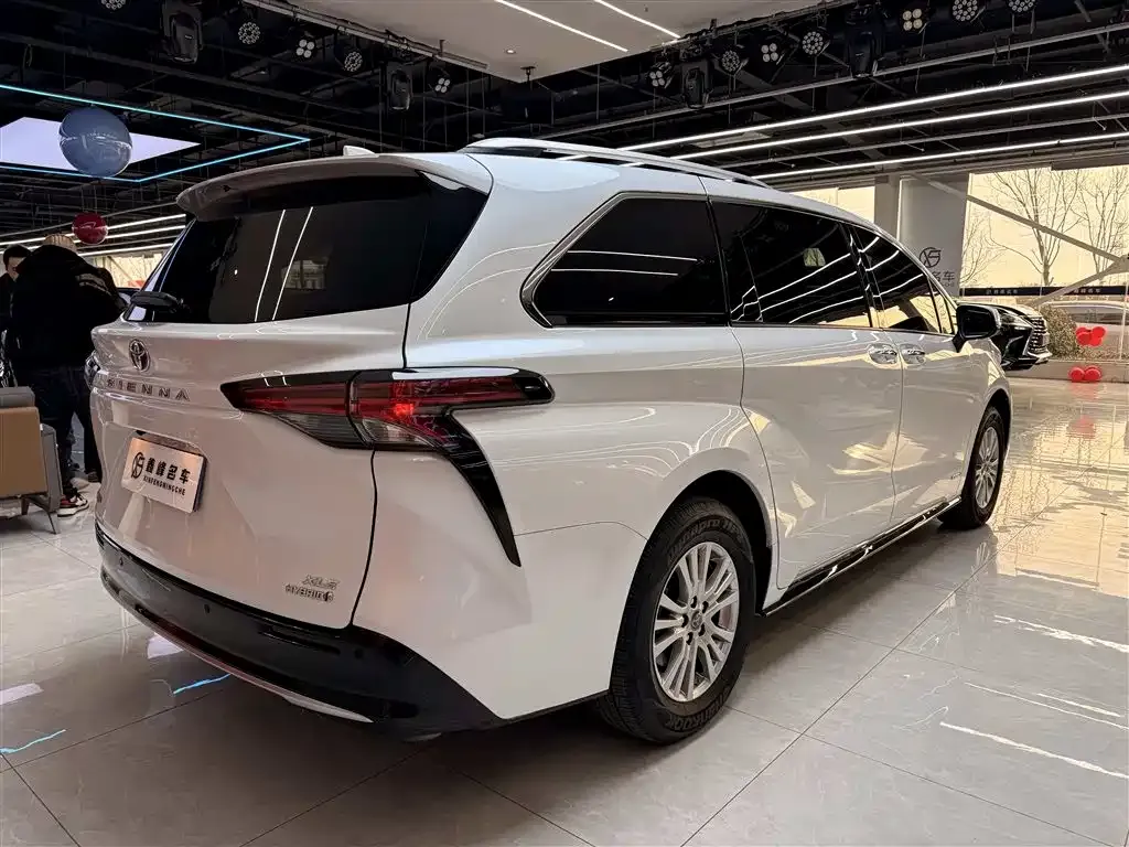 Toyota Sienna 2022 из CN, фото 5