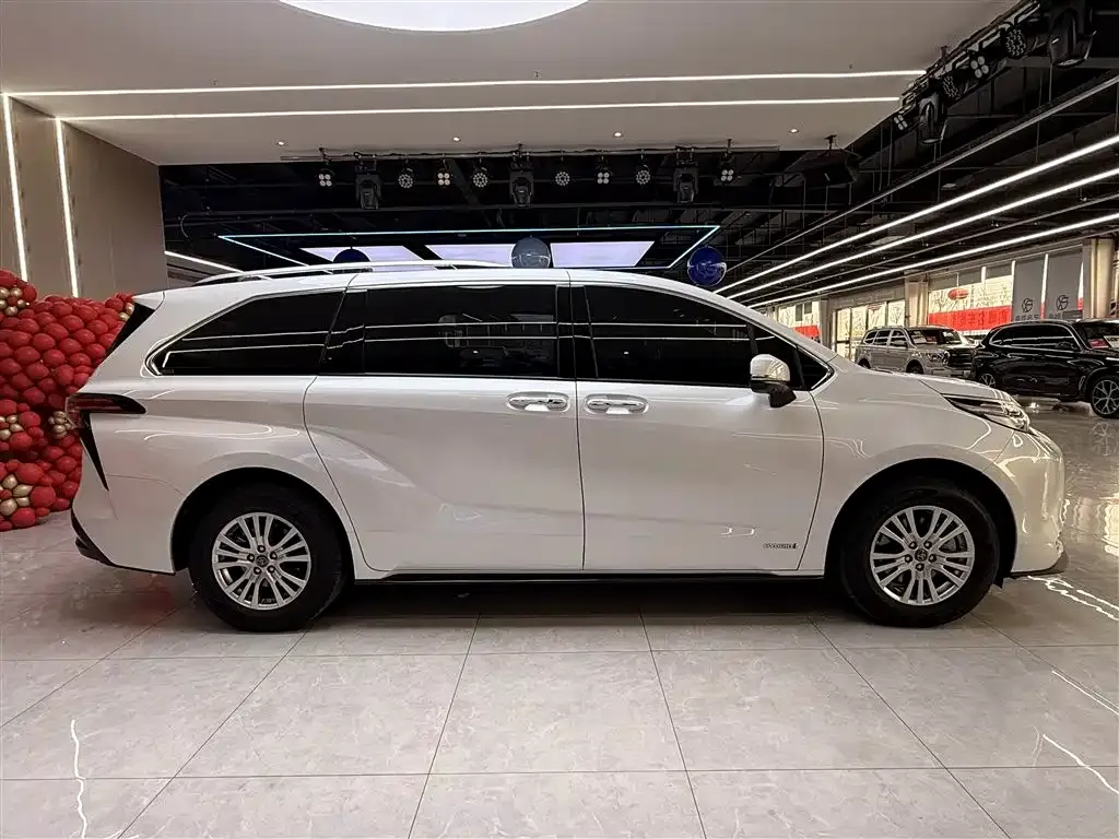 Toyota Sienna 2022 из CN, фото 6