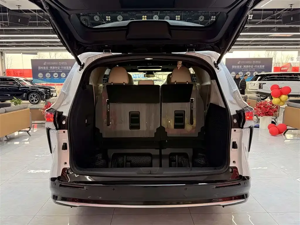 Toyota Sienna 2022 из CN, фото 8