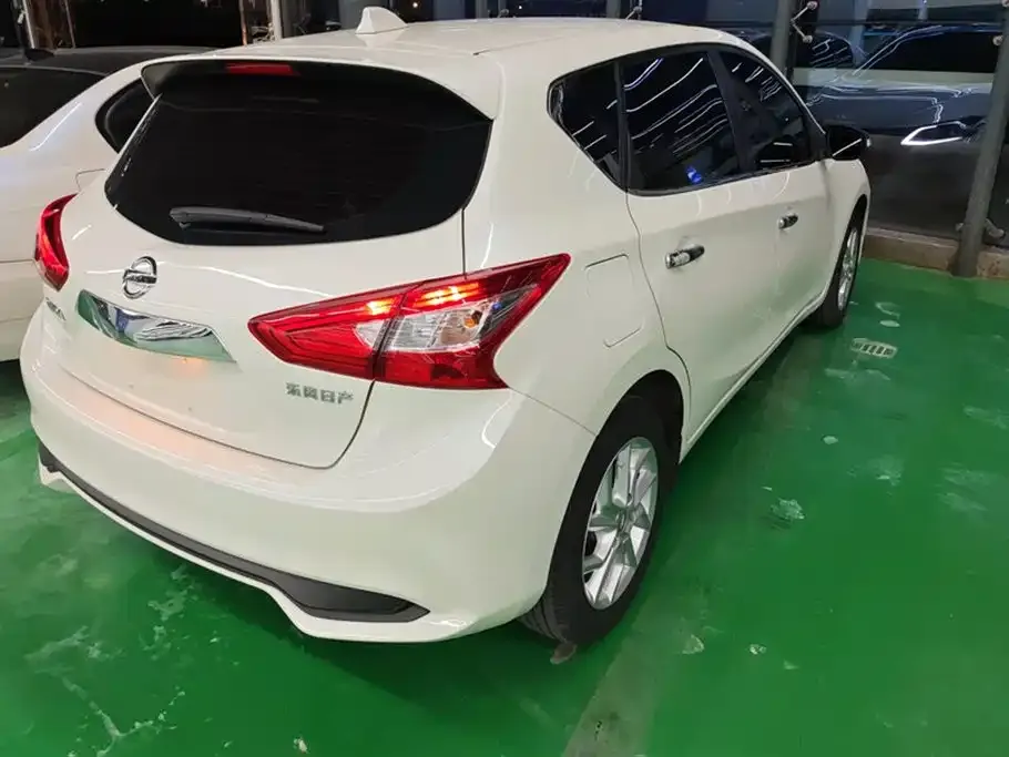Nissan Tiida — фото 4