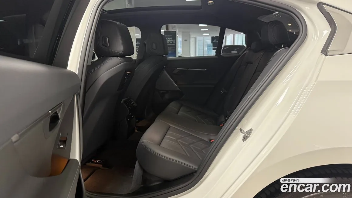 BMW 5-Series 2024 из KR, фото 5