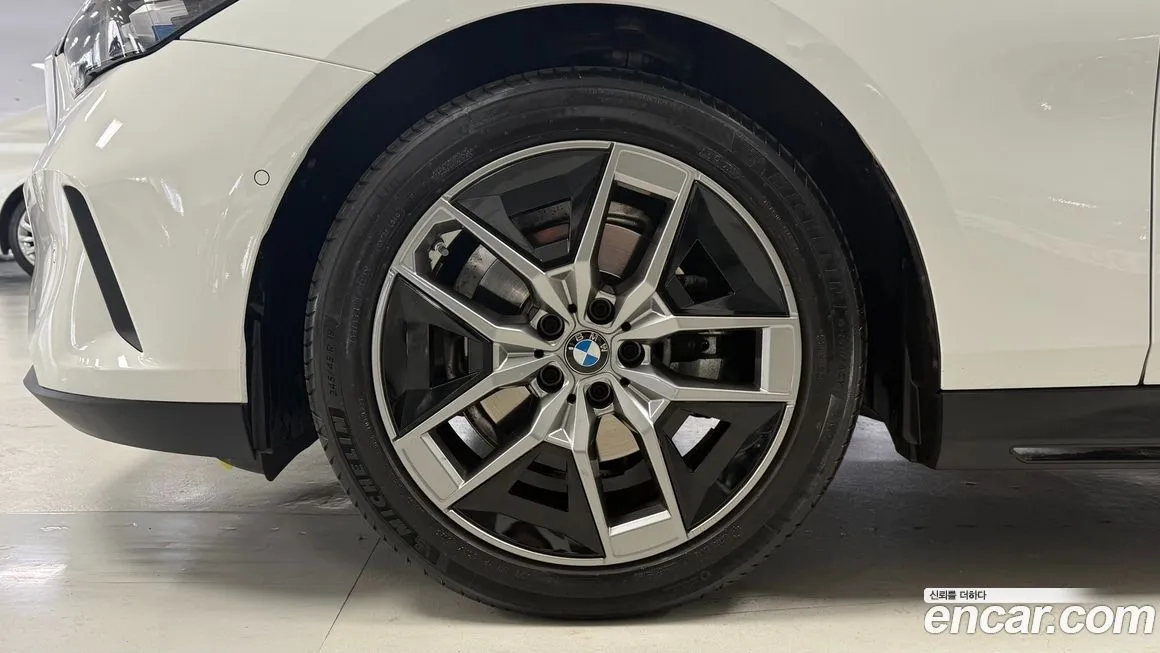 BMW 5-Series 2024 из KR, фото 4