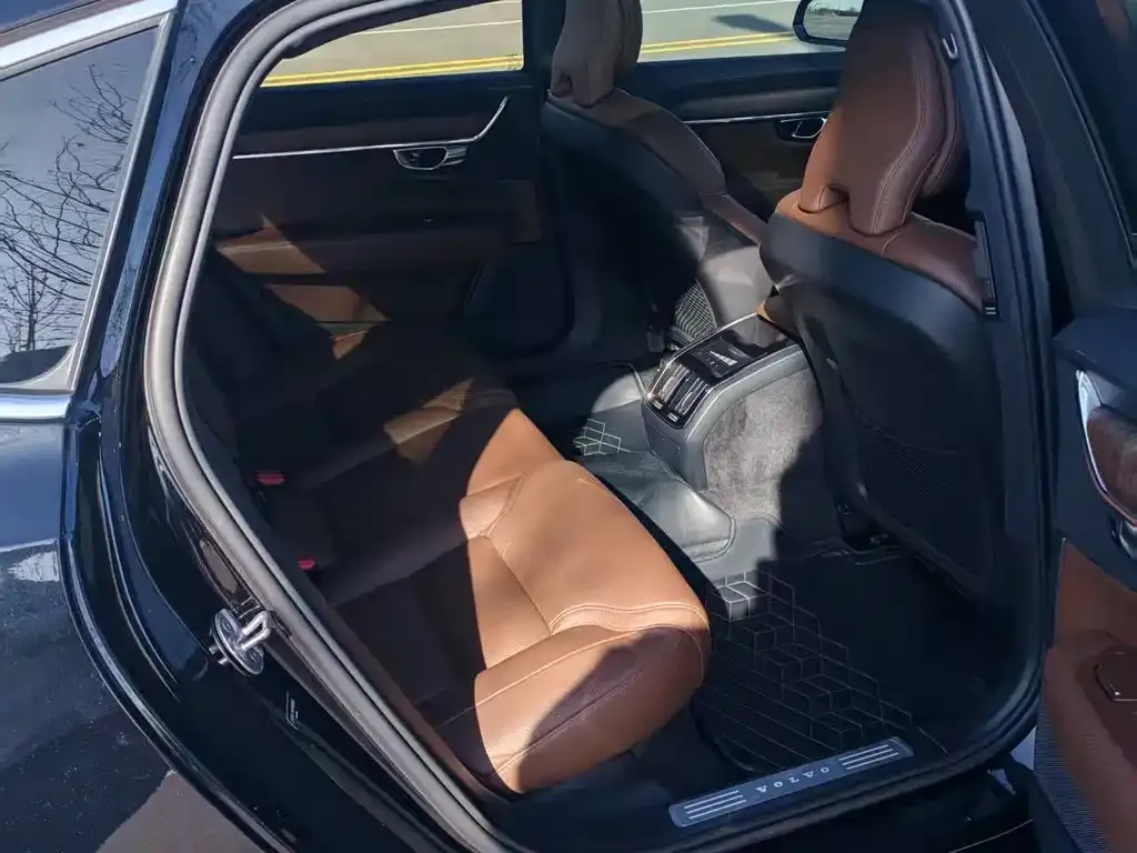 Volvo S90 2024 из CN, фото 3