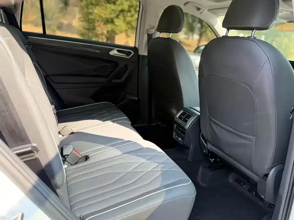 Volkswagen Tiguan L 2023 из CN, фото 4