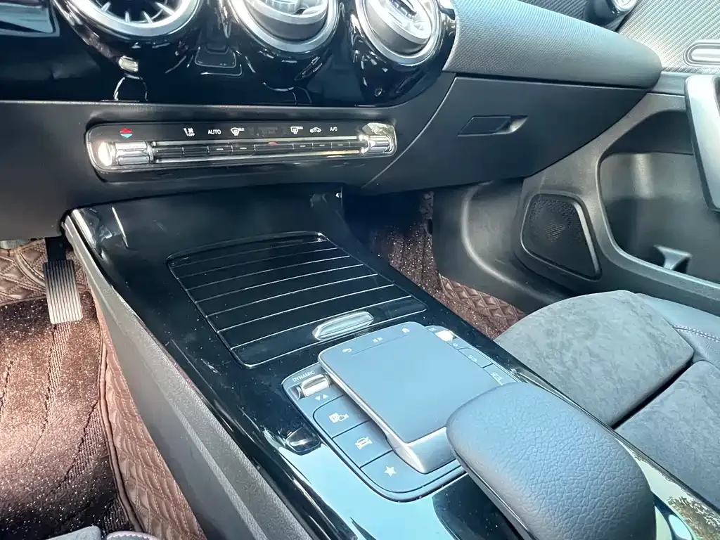 Mercedes-Benz A-Class 2023 из CN, фото 7