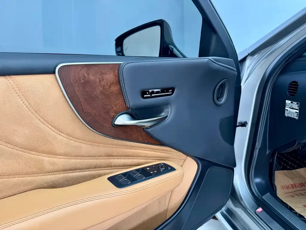 Lexus LS 2022 из CN, фото 7