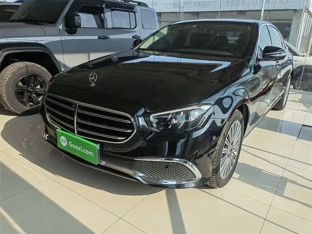 Mercedes-Benz E-Class — фото 1