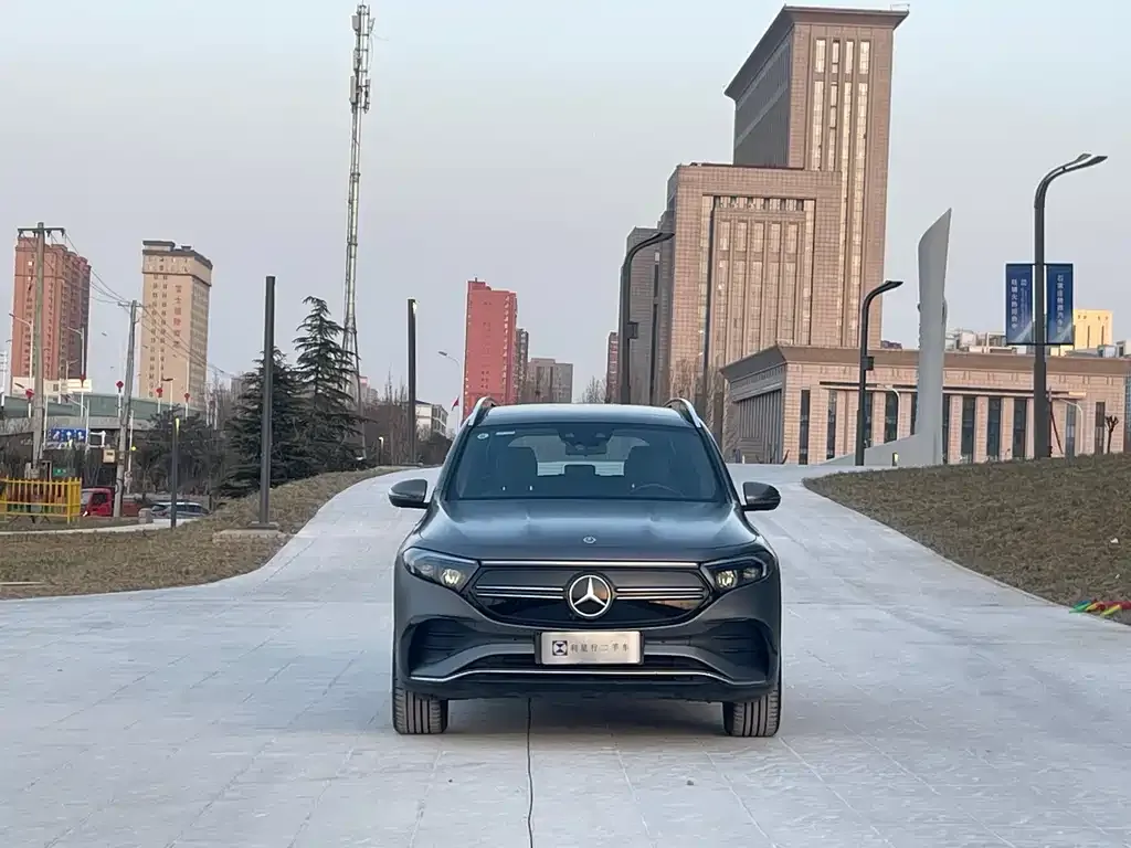 Mercedes-Benz EQB — фото 1