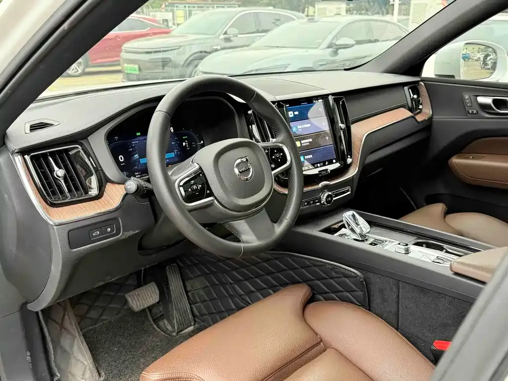 Volvo XC60 PHEV 2025 из CN, фото 9