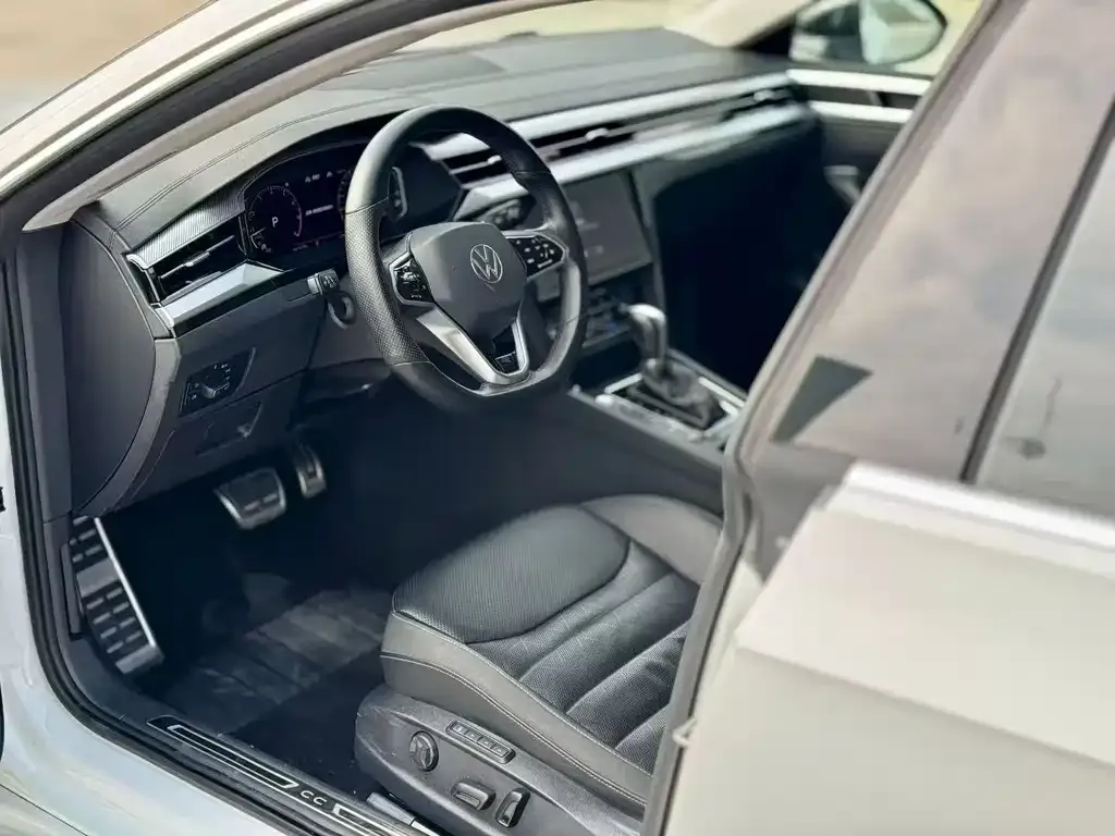 Volkswagen CC 2023 из CN, фото 8