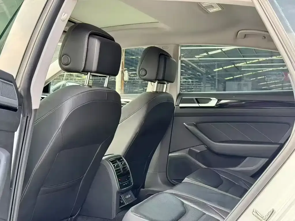 Volkswagen CC 2023 из CN, фото 3