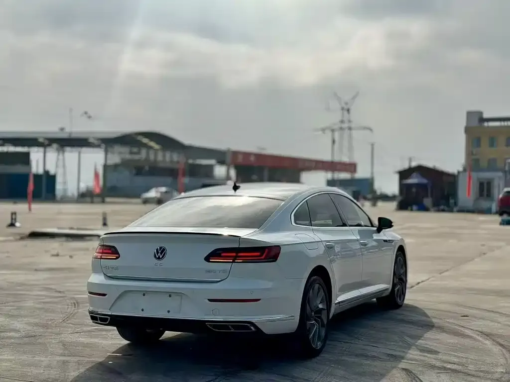 Volkswagen CC 2023 из CN, фото 2