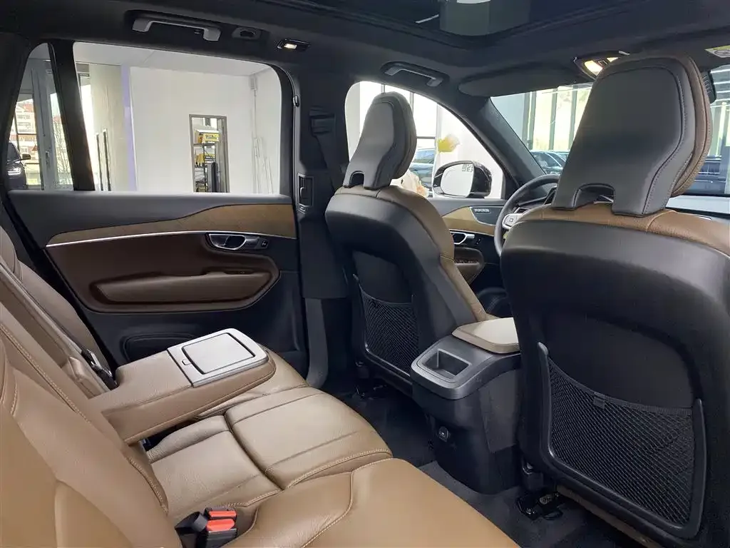 Volvo XC90 2023 из CN, фото 3