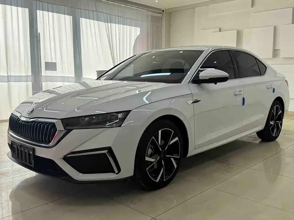 Skoda Octavia — фото 1