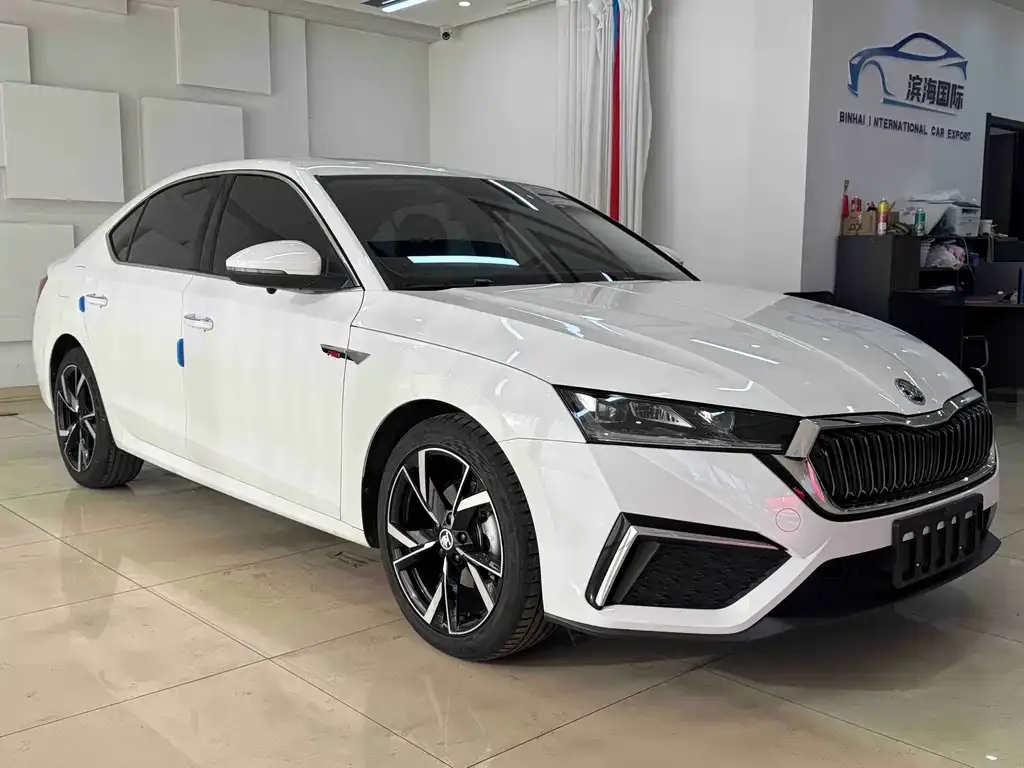 Skoda Octavia — фото 2