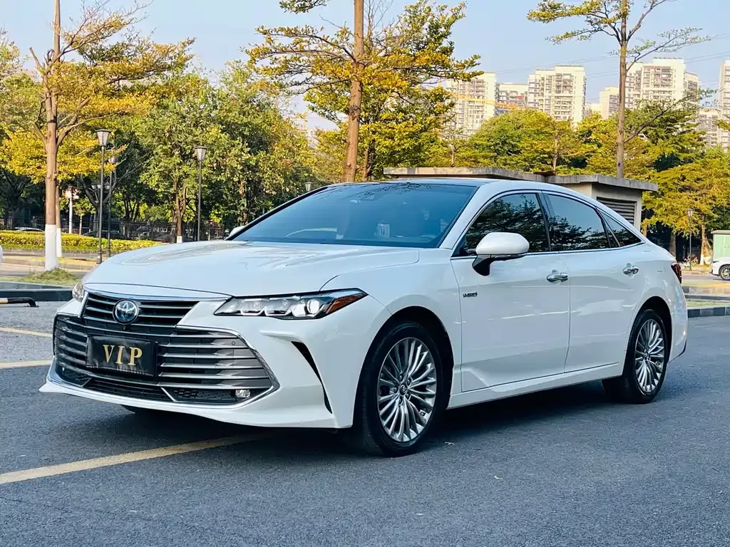 Toyota Avalon — фото 1