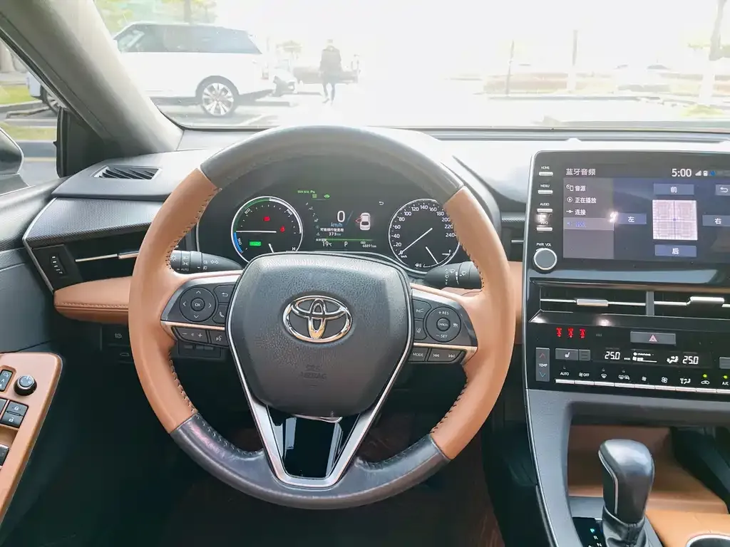 Toyota Avalon — фото 2