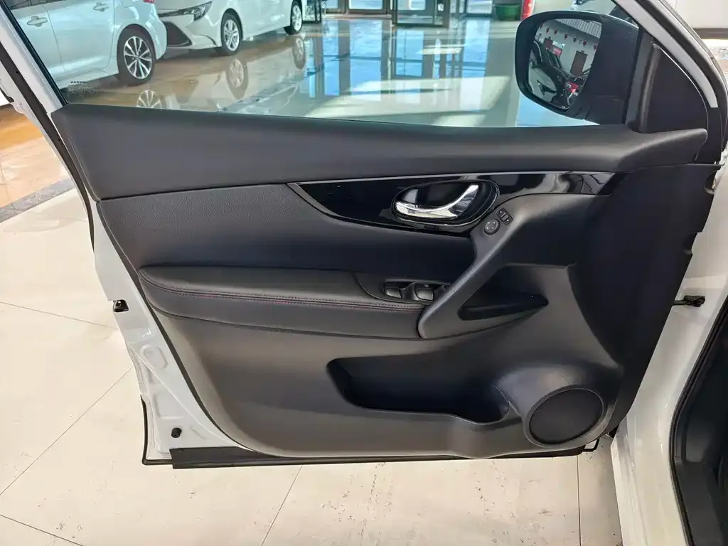 Nissan Qashqai 2022 из CN, фото 2