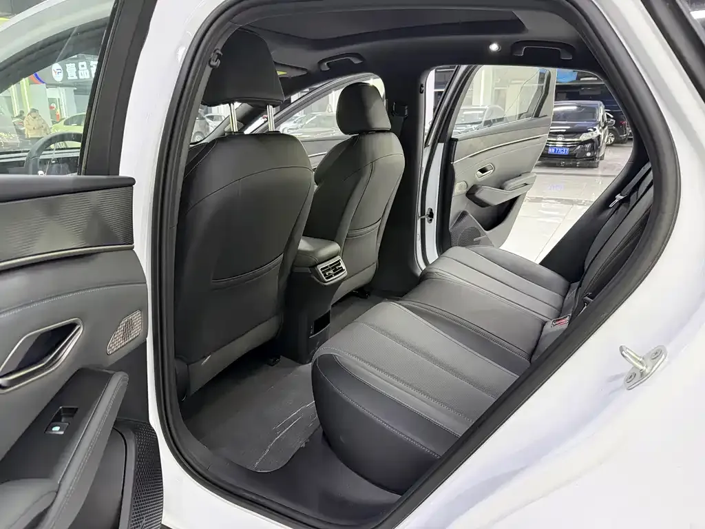 BYD Qin L — фото 10