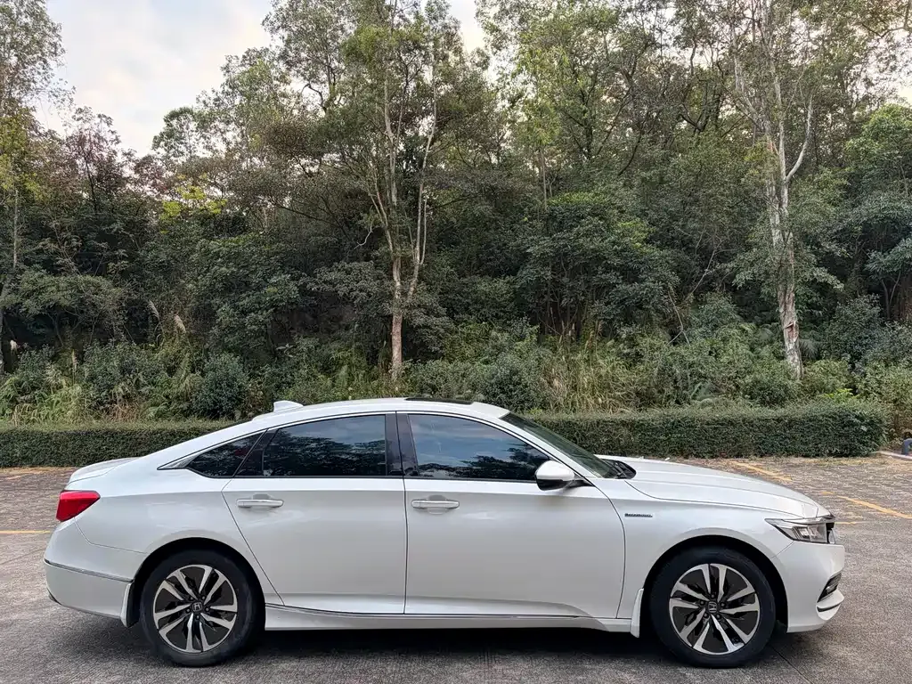 Honda Accord — фото 10