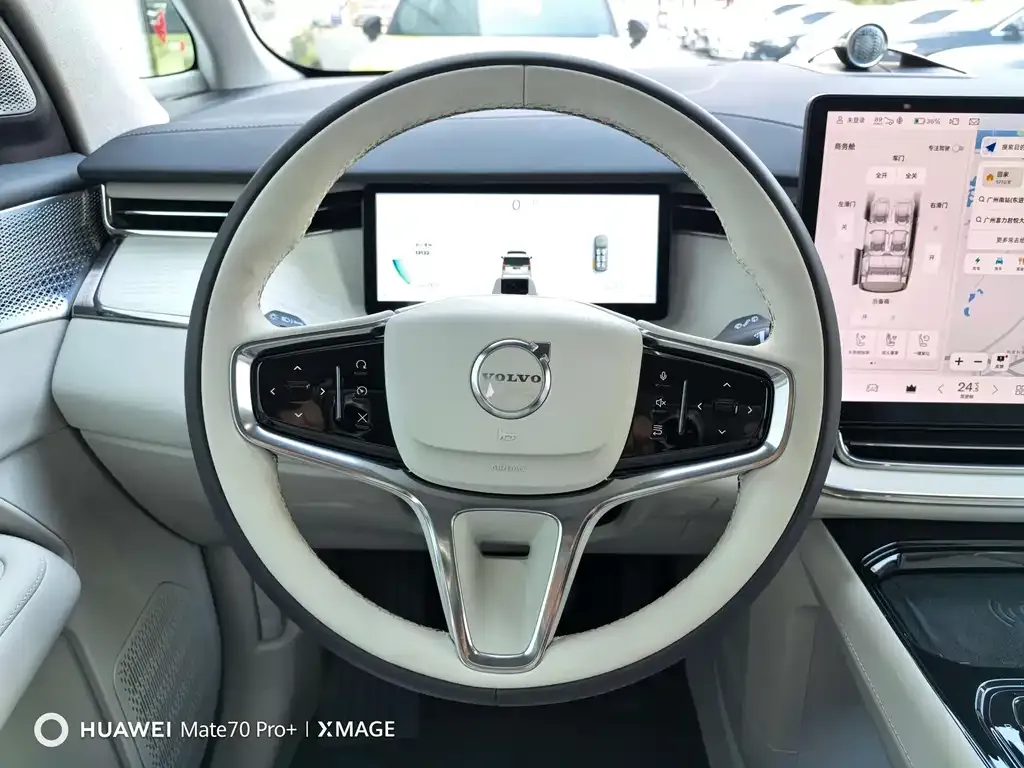 Volvo EM90 2024 из CN, фото 8