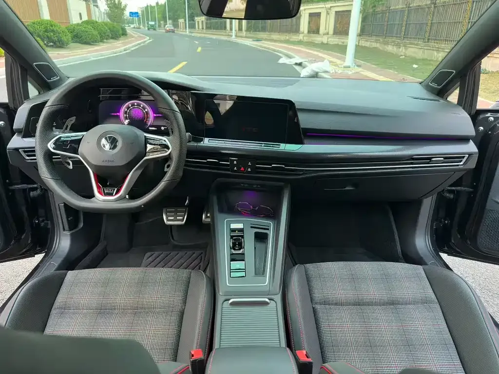 Volkswagen Golf GTI — фото 6