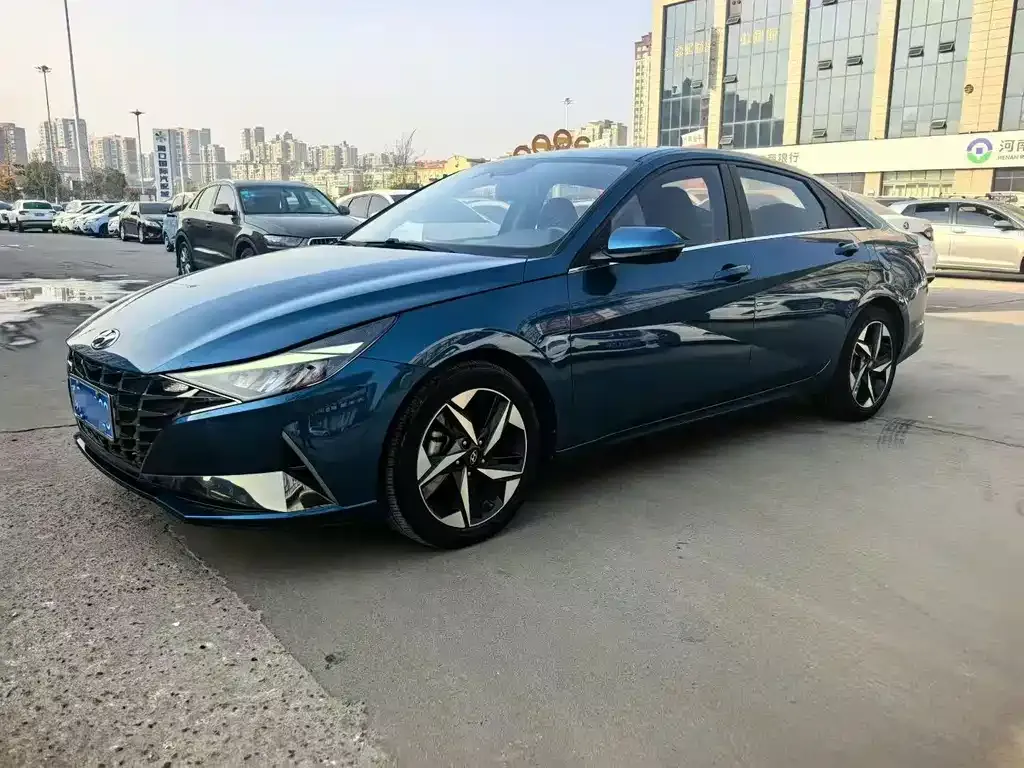 Hyundai Elantra 2023 из CN, фото 1