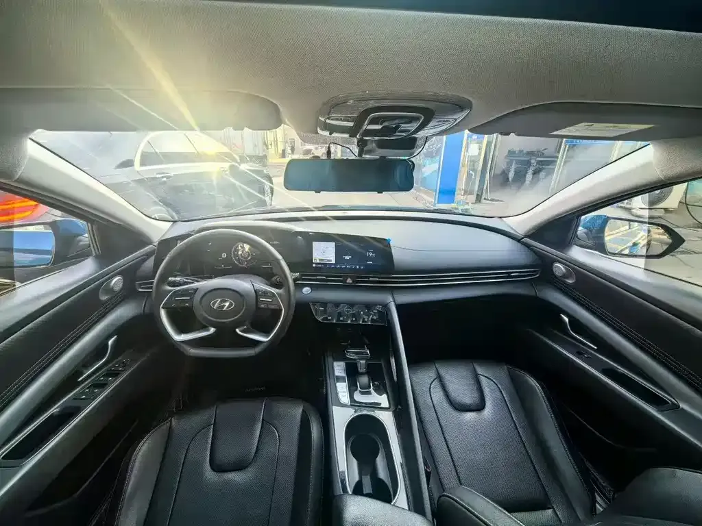 Hyundai Elantra 2023 из CN, фото 3