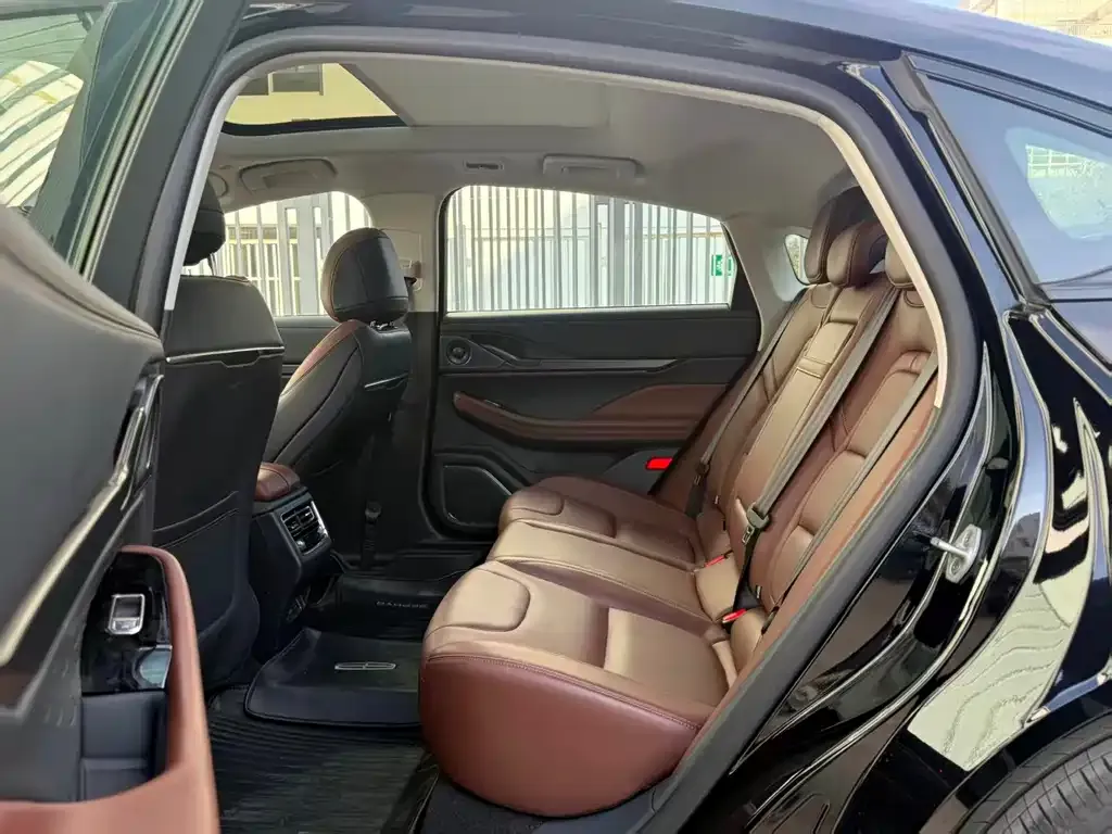 Lincoln Z 2025 из CN, фото 8
