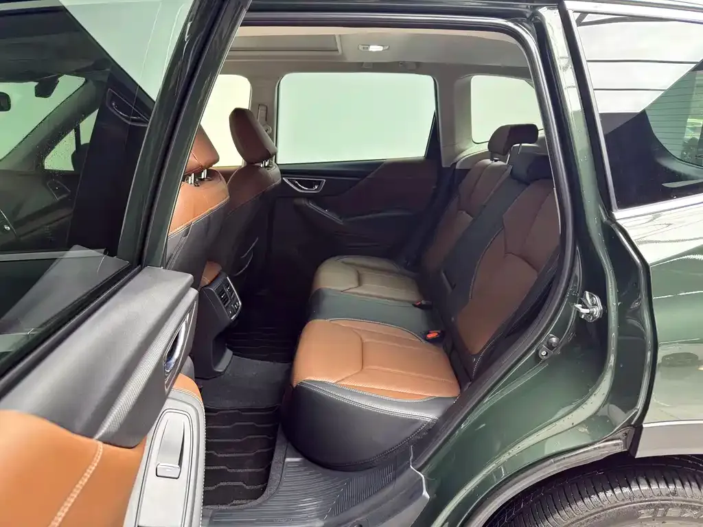 Subaru Forester 2023 из CN, фото 10