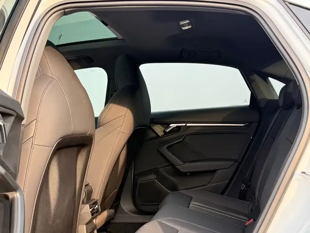 Audi A3 2023 из CN, фото 4