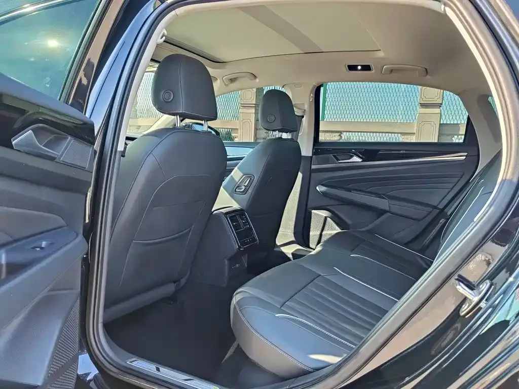 Volkswagen Passat New Energy 2023 из CN, фото 2
