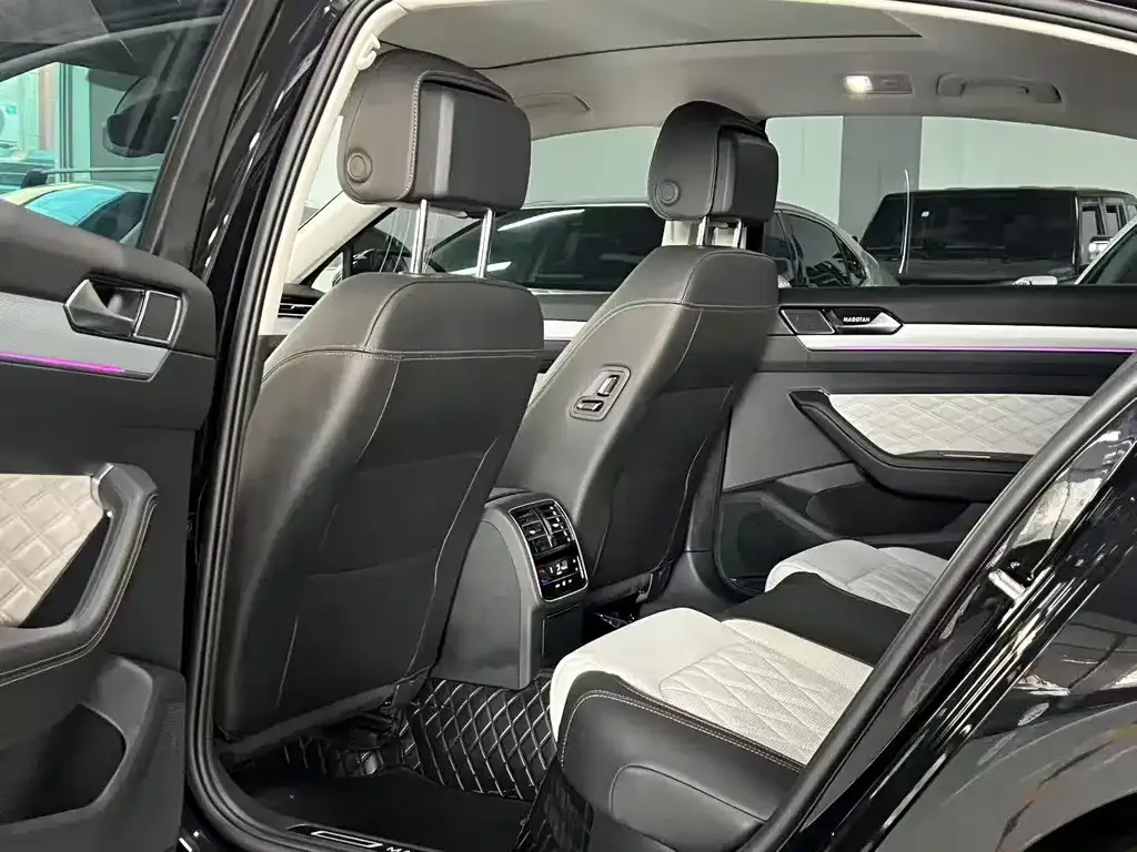 Volkswagen Magotan 2024 из CN, фото 3
