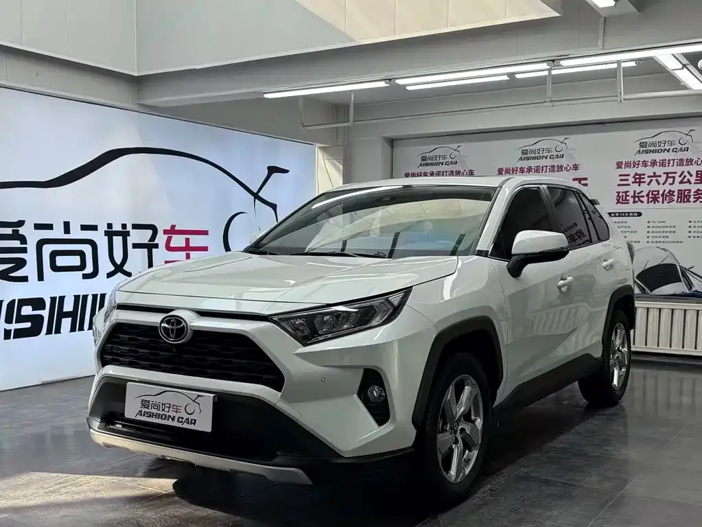 Toyota RAV4 — фото 1