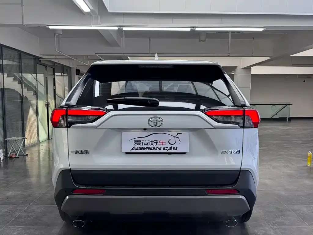 Toyota RAV4 — фото 2