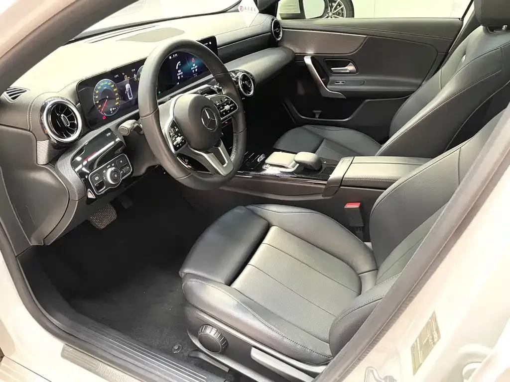 Mercedes-Benz A-Class 2023 из CN, фото 4