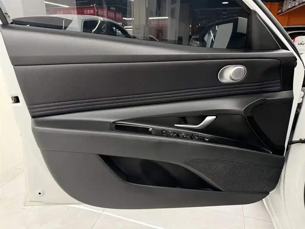 Hyundai Elantra 2023 из CN, фото 8