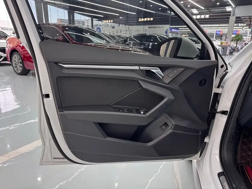 Audi A3 2023 из CN, фото 10