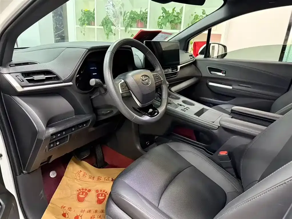 Toyota Sienna 2025 из CN, фото 5